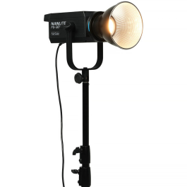 Luz de Vídeo LED RGB Nanlite FS-300C 300W com Montagem Bowens e Controle Avançado